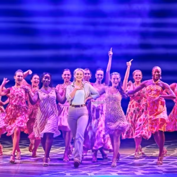 Full Cast Set For the New UK Tour of MAMMA MIA! Photo