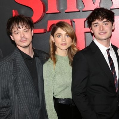 Photos: Natalia Dyer, Charlie Heaton &amp; More on the STRANGER THINGS Red Carpet
