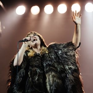 Photos: Rebecca Lucy Taylor AKA Self Esteem, Phil Daniels, and More in TEETH 'N' SMI