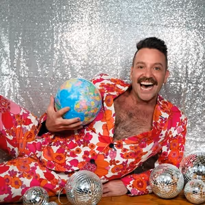 RAVI ROUND THE WORLD: AN INFLUENCER IN THE WILD Comes to The Green Room 42