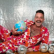 RAVI ROUND THE WORLD and AN INFLUENCER IN THE WILD Comes to The Green Room 42