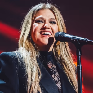Photos: Kelly Clarkson, Lenny Kravitz & More Play The 2023 iHeartRadio Music Festival