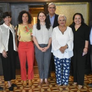 Recibe Daniela Arroio El Premio Bellas Artes De Obra De Teatro Para Niñas, Niños Y…