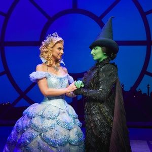 Photos: Emma Kingston, Zizi Strallen and the New UK Cast of WICKED