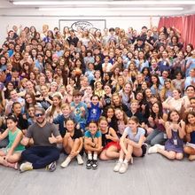 Fotos: Alex Brightman, estrela de SCHMIGADOON!, visita jovens artistas na Broadway Artists Alliance Photo