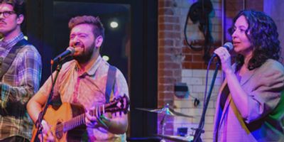 GREEN DAY Acoustic Sing-Along Night Set For Quig’s Pub In Philadelphia Photo