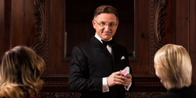 Interview: CHAMBER MAGIC Star Steve Cohen on Manhattan’s Magical History and the Art of  Photo