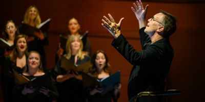 Los Angeles Master Chorale Reveals Grant Gershon’s 25th Anniversary 2026/27 Season Photo