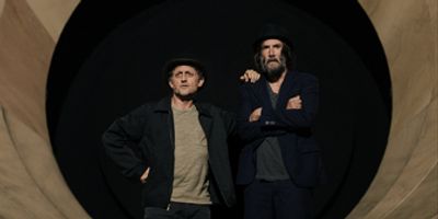 Photos: First Look at WAITING FOR GODOT with Keanu Reeves and Alex Winter Photo