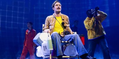 Video: 42 BALLOONS North American Premiere at Chicago Shakespeare Theater Photo