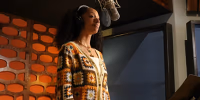 Video: Christiani Pitts Performs 'What’ll It Be' from TWO STRANGERS (CARRY A CAKE ACROSS Photo