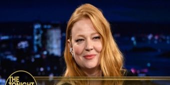 Vídeo: Sarah Snook relembra quando Keanu Reeves entregou seu Prêmio Tony