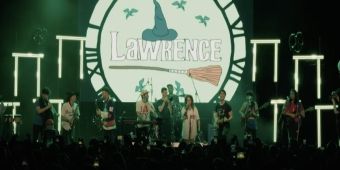 วิดีโอ: Gracie Lawrence & Darren Criss ร้องเพลง HAIRSPRAY, WICKED & อื่น ๆ ในเมดเลย์