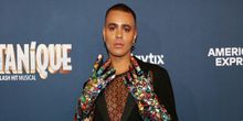Vídeo: Layton Williams Dice Que Un Fanático Lo LamiÓ En La Puerta Del Escenario Photo