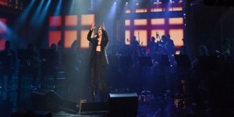 Video: Guarda Lea Michele e il Cast di CHESS Eseguire 'Nobody's Side' a THE LATE SHOW