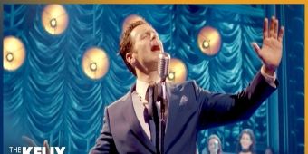 Vidéo : Regardez Jonathan Groff interpréter 'Beyond the Sea' dans JUST IN TIME