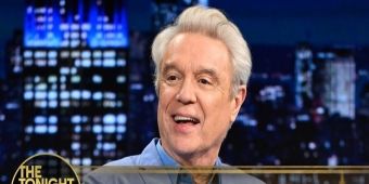 فيديو: كيف قاد عرض AMERICAN UTOPIA في برودواي ديفيد بيرن إلى الكوميديا الارتجالية
