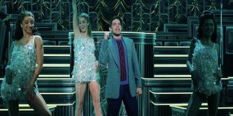 Video: Jeremy Jordan performt „Splish Splash“ in JUST IN TIME am Broadway