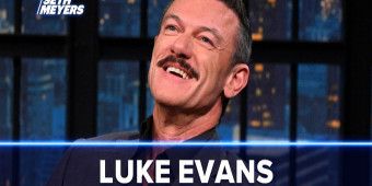 Βίντεο: Ο Luke Evans Αποκαλύπτει τις Προκλήσεις του να Περνάς Αυτή την Εμπειρία Κορσέ στο THE ROCKY HORROR SHOW