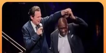 Video: Sehen Sie sich Al Roker's rechtzeitigen Cameo-Auftritt mit Jonathan Groff an