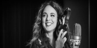 Hören Sie: Melissa Errico teilt Weihnachtssong 'Der Frühling kommt dieses Jahr etwas später'