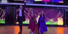 Vídeo: Jodi Benson, Susan Egan y Andrew Levitt (aka Nina West) interpretan 'I Put a Spell on You' de HOCUS POCUS Photo
