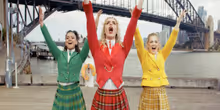 ビデオ：HEATHERS ニューヨーク、英国、オーストラリアのキャストが『Candy Store』ミュージックビデオでコラボレーション Photo