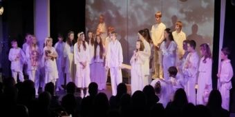 Video: PBS destaca teatro ucraniano que trae alegría a los niños en medio de la guerra