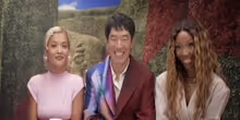 Video: Brandy, Rita Ora y Leonardo Nam hablan sobre la nueva canción del villano y sus álbumes favoritos de Broadway Photo