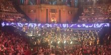 סקירה: BBC PROMS: רוק פרוגרסיבי: 'פנפנה לאיש הפשוט', אולם רויאל אלברט Photo
