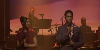 วีดีโอ: ชมการแสดง 'Wheels of a Dream' โดย Joshua Henry & Nichelle Lewis จาก RAGTIME