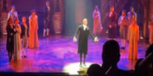 วิดีโอ: Christopher Jackson ได้รับการปรบมือยืนหลังจากร้อง 'One Last Time' ครั้งแรกใน HAMILTON Photo