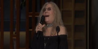 Vidéo : Barbra Streisand chante 'The Way We Were' lors de l'hommage à Robert Redford aux Oscars 2026