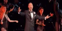 Video: Xem Matteo Lane Biểu Diễn 'Razzle Dazzle' Tại CHICAGO Trên Broadway Photo