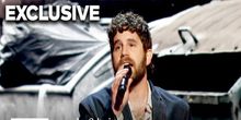 วิดีโอ: Ben Platt ร้องเพลง FRIENDS "Smelly Cat" เพื่อ Lisa Kudrow ที่งาน Las Culturistas Awards 2026 Photo
