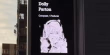 Wideo: Broadway przygasa światła na cześć Tim Curry, Dolly Parton i innych Photo