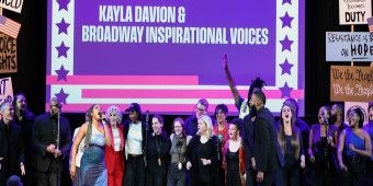 ภาพ/วิดีโอ: Broadway Inspirational Voices, Kayla Davion, Jenn Colella & มากกว่านั้น ที่ RISE UP, SING OUT: คอนเสิร์ตเพื่อสิทธิตามรัฐธรรมนูญ