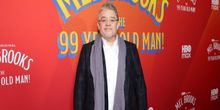 Patton Oswalt, Tony Hale, Atsuko Okatsuka und weitere Stars in BEVERLY HILLS bei Dynasty Typewriter Photo