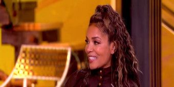Video: Dàn Diễn Viên và Đoàn Làm Phim THE WHOOPI MONOLOGUES Nói Về Ảnh Hưởng Của Whoopi Goldberg Đến THE VIEW