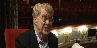 Video: Michael Crawford blickt auf seine Rolle in DAS PHANTOM DER OPER bei CBS MORNINGS zurück