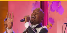 Video: Michael James Scott Framför Nya Singeln 'Brighter' på GMA Photo