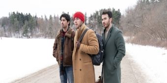 Video: Jesse Tyler Ferguson interpreta Babbo Natale nel trailer di A VERY JONAS CHRISTMAS MOVIE
