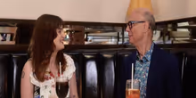 Video: Maak kennis met Pepper Slit! Chloe Troast over haar knotsgekke nieuwe alter ego Photo