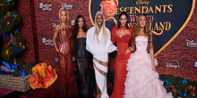 Fotos: DESCENDANTS: WICKED WONDERLAND Besetzung betritt den roten Teppich zur Weltpremiere Photo