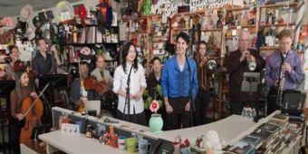 Video: El elenco de MAYBE HAPPY ENDING realiza concierto Tiny Desk de NPR