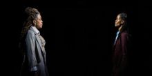 Rezension: THE STORY, National Theatre Photo