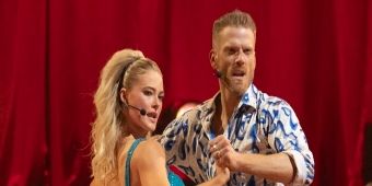 วิดีโอ: ไรลี อาร์นอลด์ โชว์ความสามารถใน Salsa ร่วมกับ สก็อตต์ ฮอยอิง บน DWTS