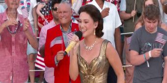 Video: JUST IN TIME-Cast tritt bei PBS' A CAPITOL FOURTH mit Medley auf
