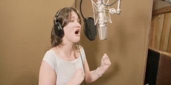 วิดีโอ: ชม Isa Briones ร้องเพลง 'Who's Sorry Now' จาก JUST IN TIME บนบรอดเวย์