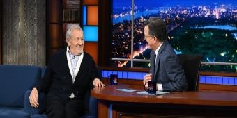 Vidéo : Ian McKellen partage son amour pour le théâtre et présente de nouveaux projets sur THE LATE SHOW